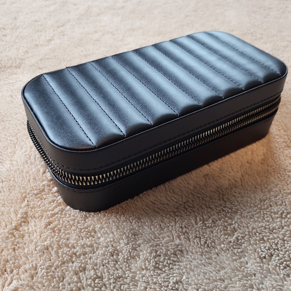 Quilted Black Zip Jewelry Travel Case
